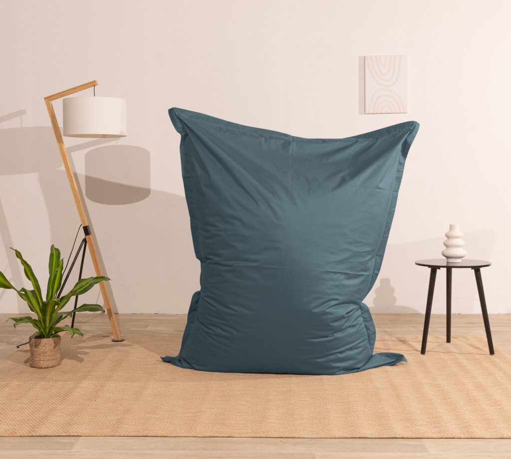 pouf extérieur gris foncé avec décor autour