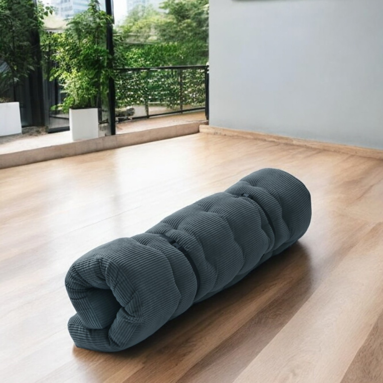 photo futon enroulé avec décoration