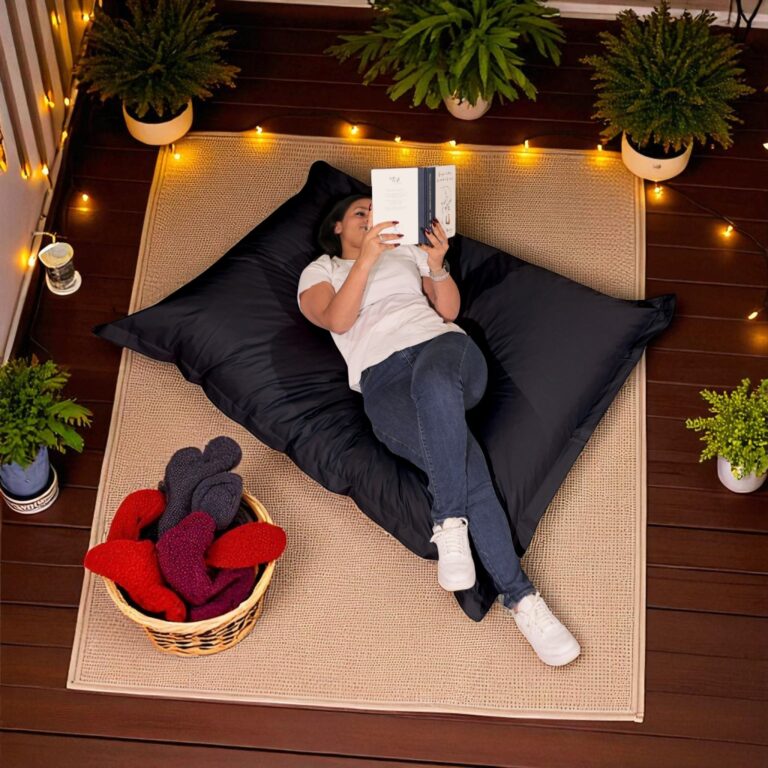 Terrasse avec pouf extérieur géant