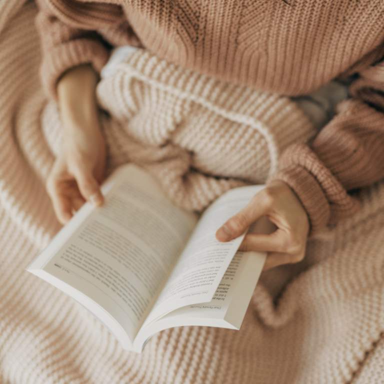 Plaid et lecture au lit