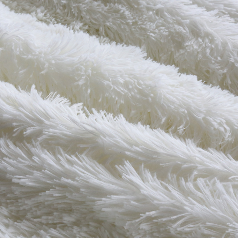 Fausse fourrure blanche