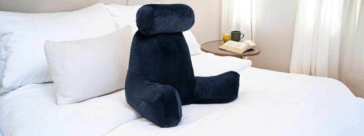 Coussin de lecture déhoussable en velours bleu